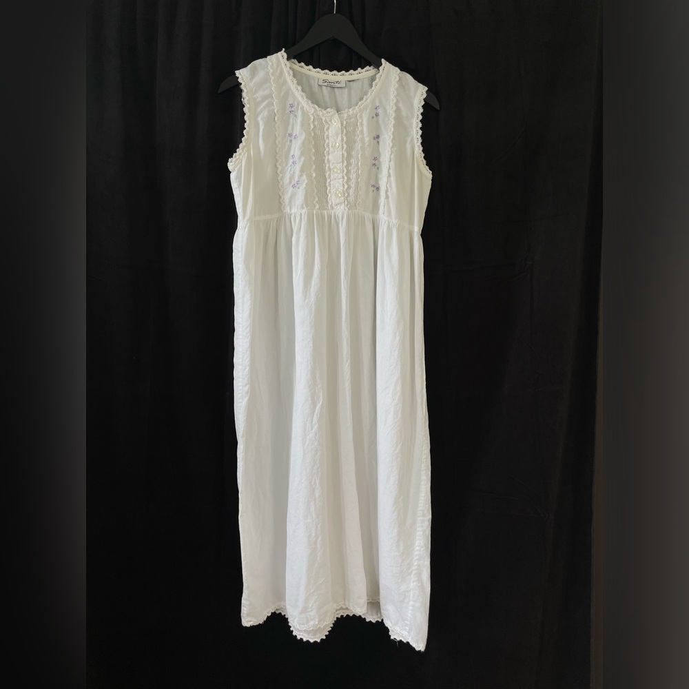 Vintage 90s cotton sleep wear. Pretty. Size M/L/XXL.